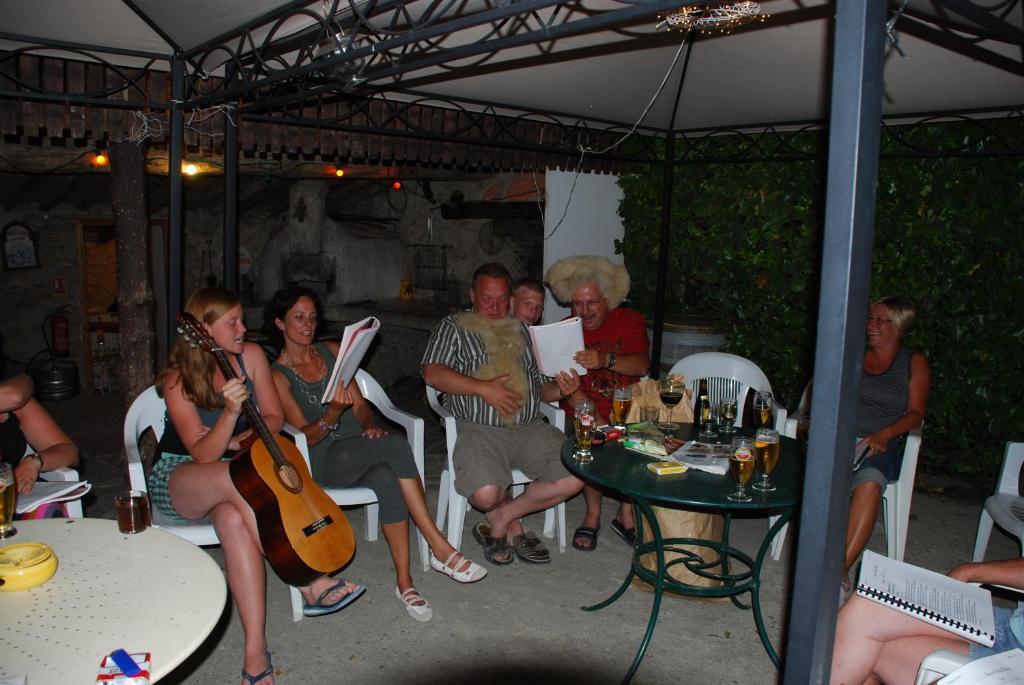 Domaine Bellelauze Hotel Bouriege Ruang foto